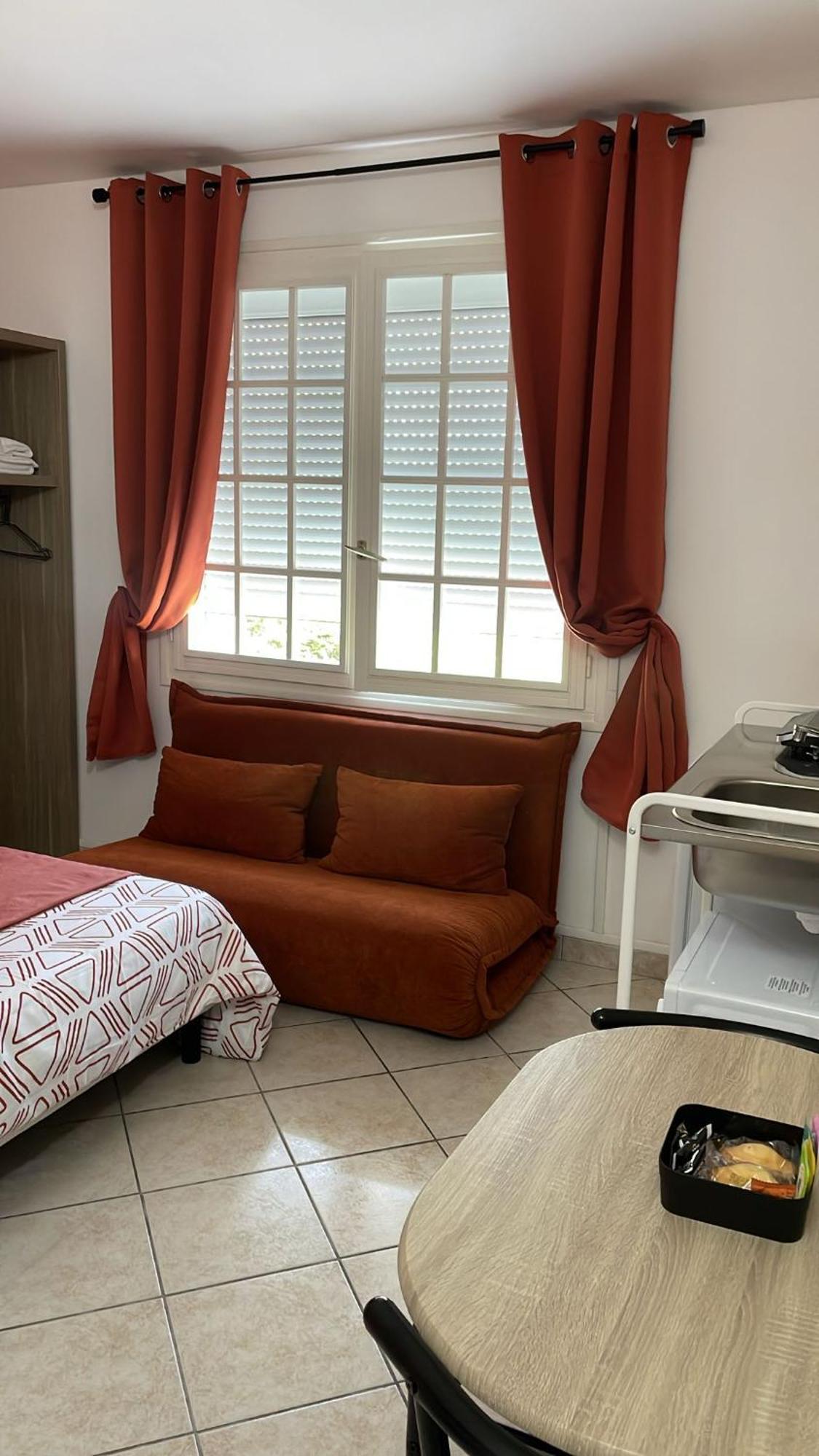 Appartement 4 , Disneyland - Parking Gratuit - Maison Des Platanes Meaux Exterior photo